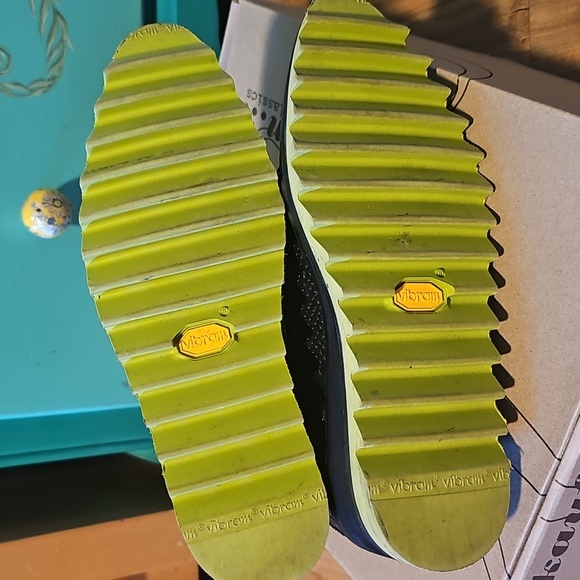 Pskaufman hallway with custom sole sz. 8 - Picture 7 of 8